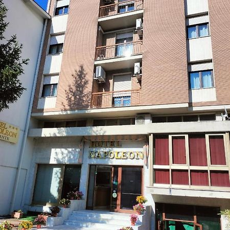 Hotel Napoleon Понтремоли Екстериор снимка