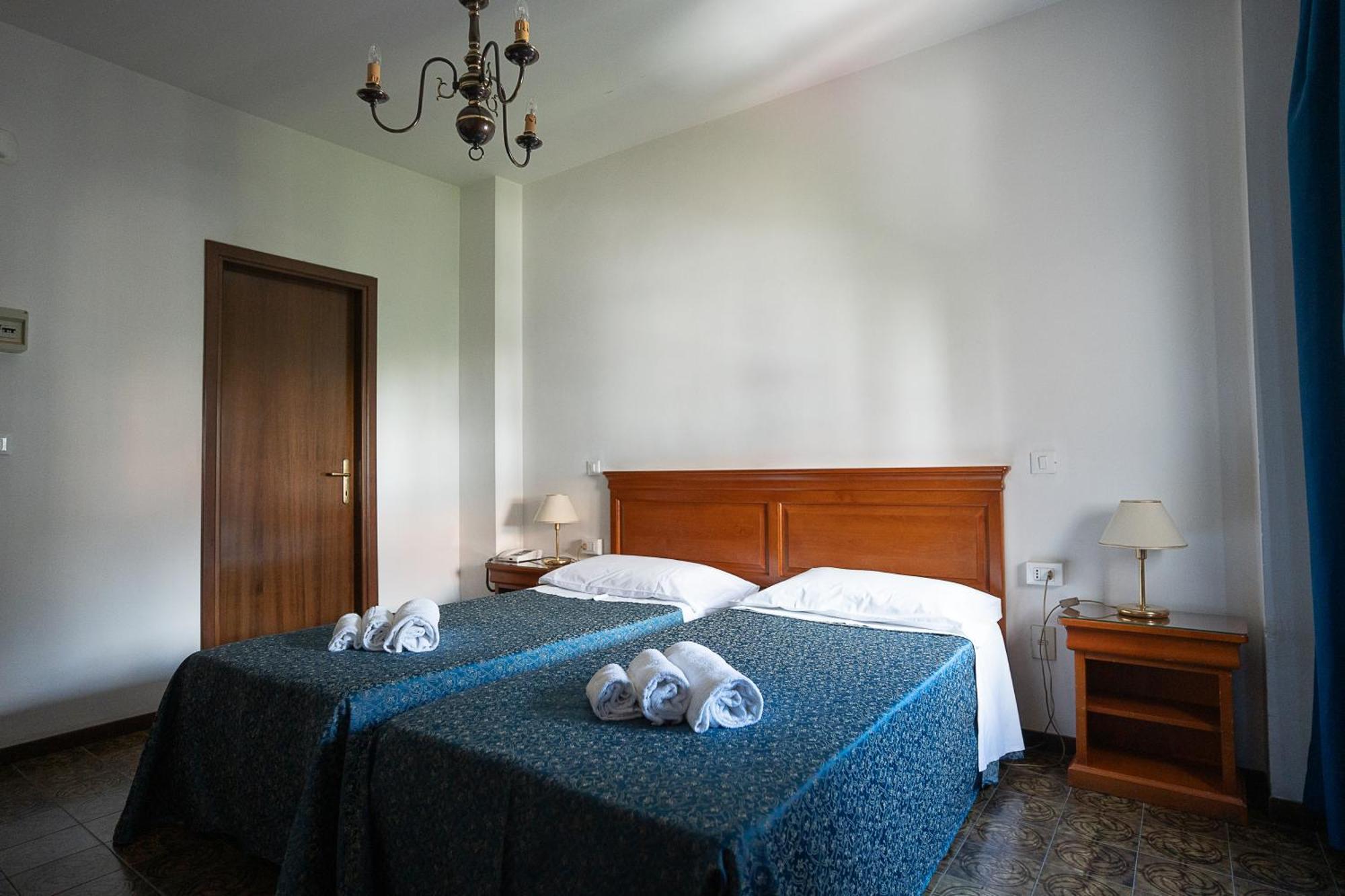 Hotel Napoleon Понтремоли Екстериор снимка