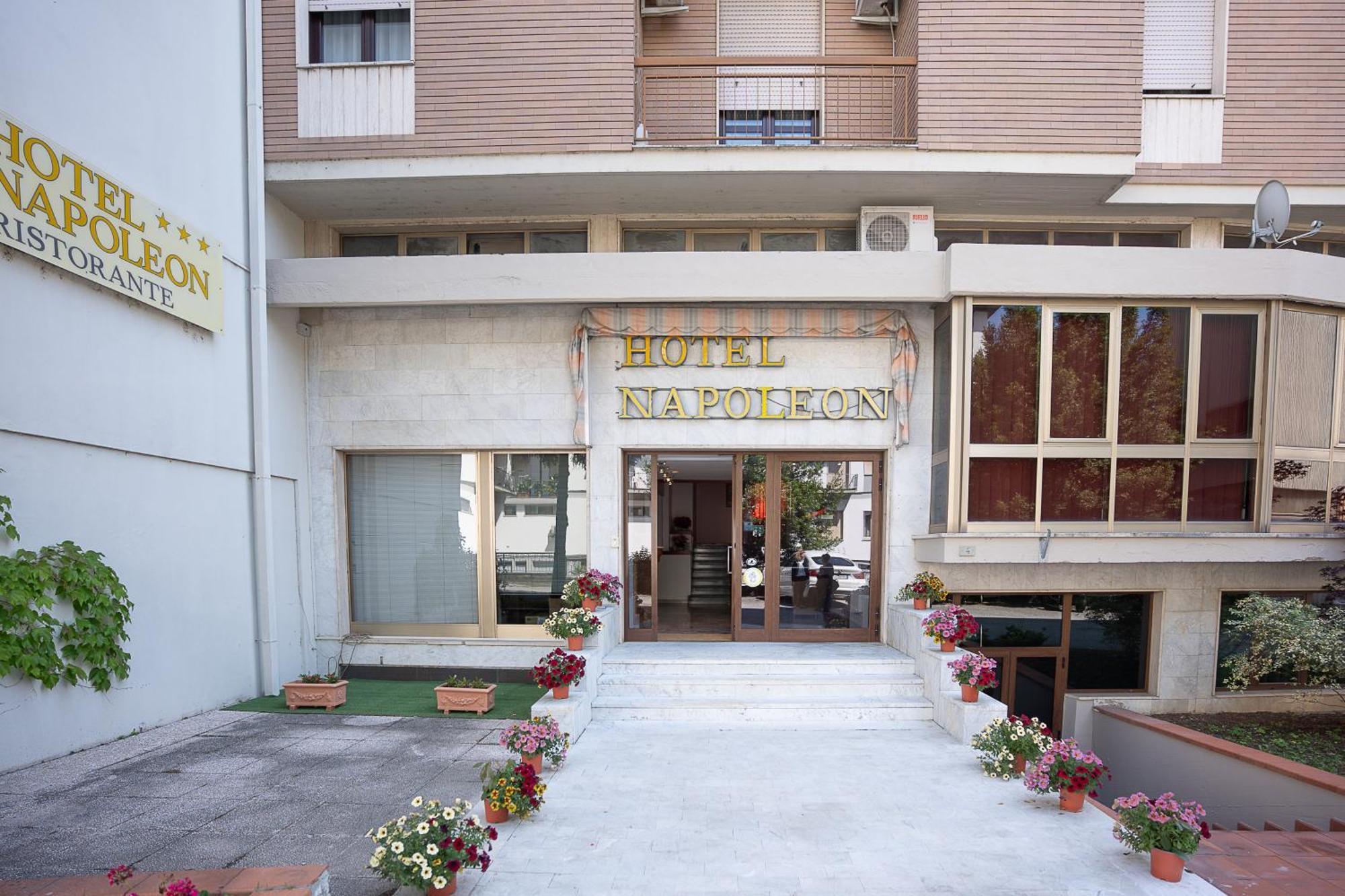 Hotel Napoleon Понтремоли Екстериор снимка