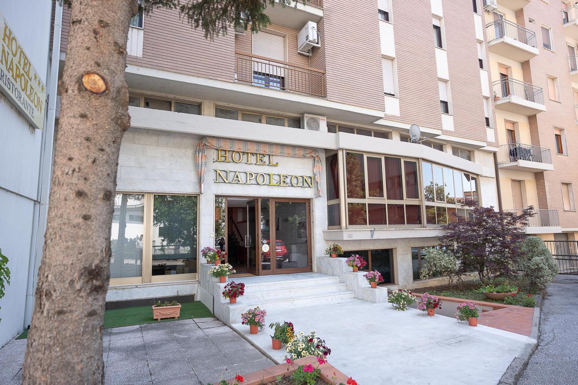 Hotel Napoleon Понтремоли Екстериор снимка