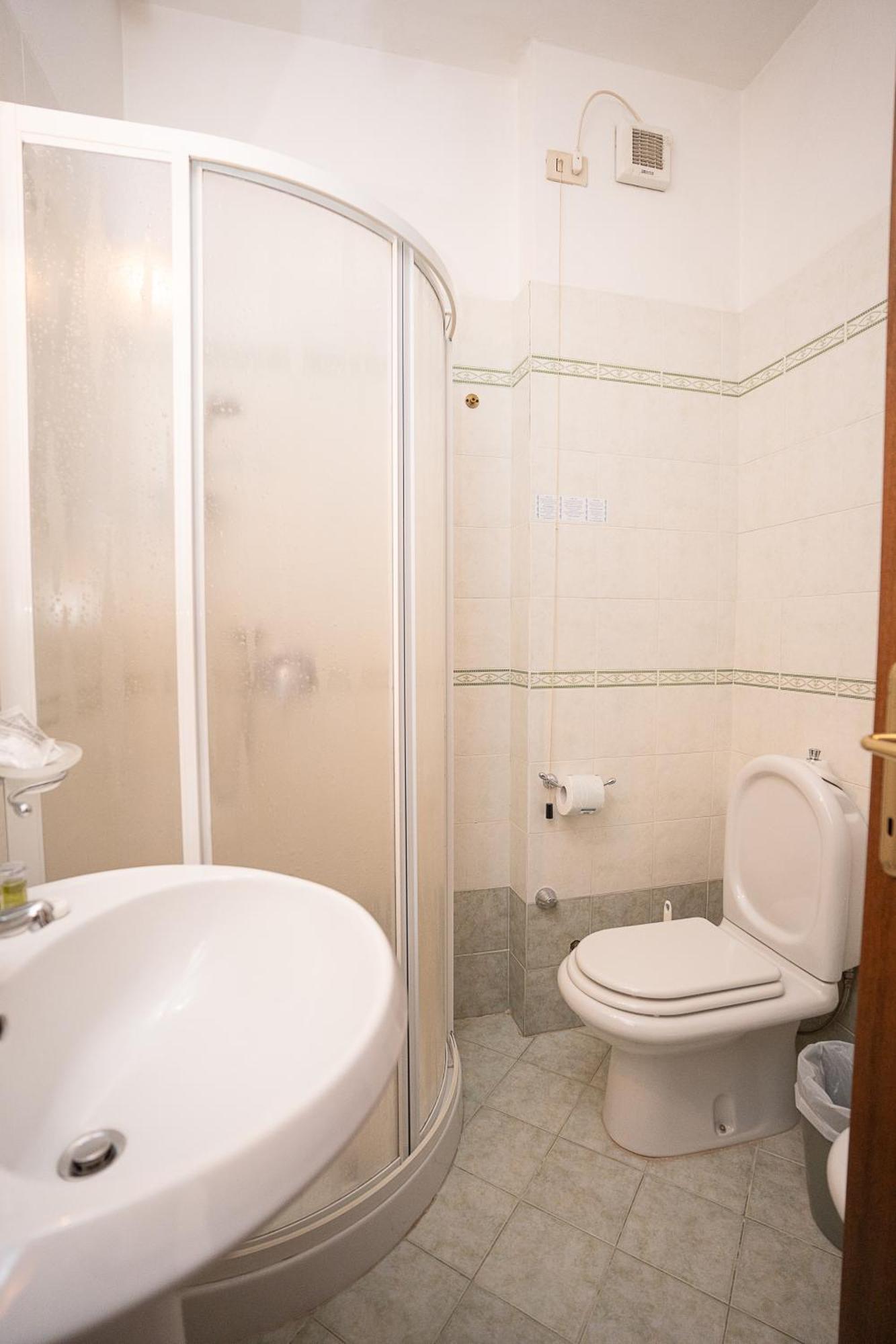 Hotel Napoleon Понтремоли Екстериор снимка