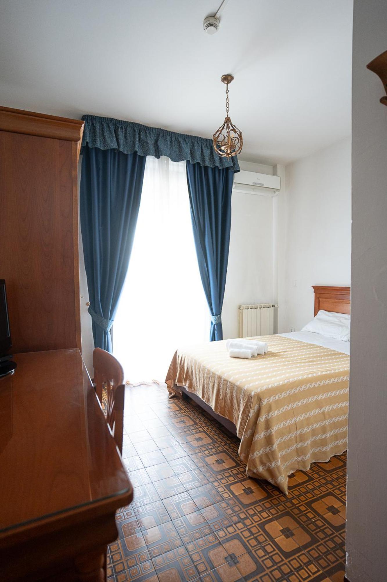 Hotel Napoleon Понтремоли Екстериор снимка